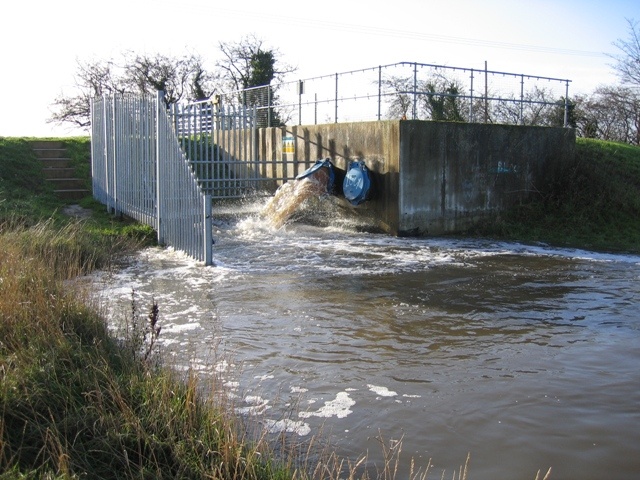 Land_Drainage_System_at_Higher_Ferry_-_geograph.org.uk_-_301547.jpg
